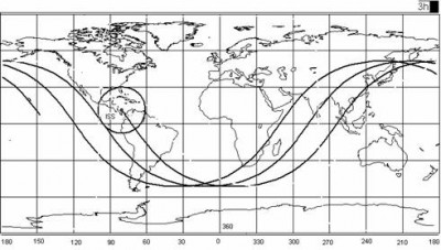 2014-01-14 Различные траектории орбит, прочерченные на карте Земли.jpg